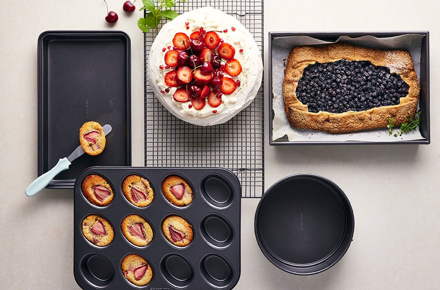 Metal bakeware discount