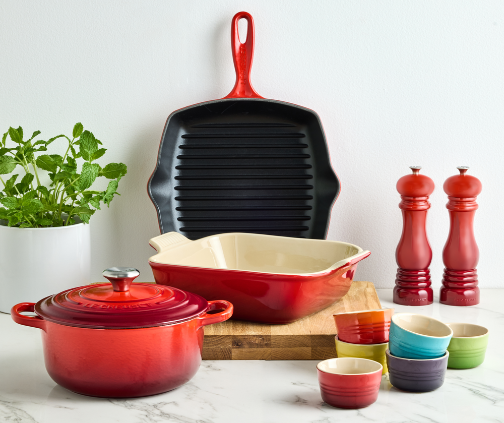 調理器具 LE CREUSET CASSEROLE 20cm CERISE Le Creuset Round Casserole, Cerise, 20cm in Red | Stevens