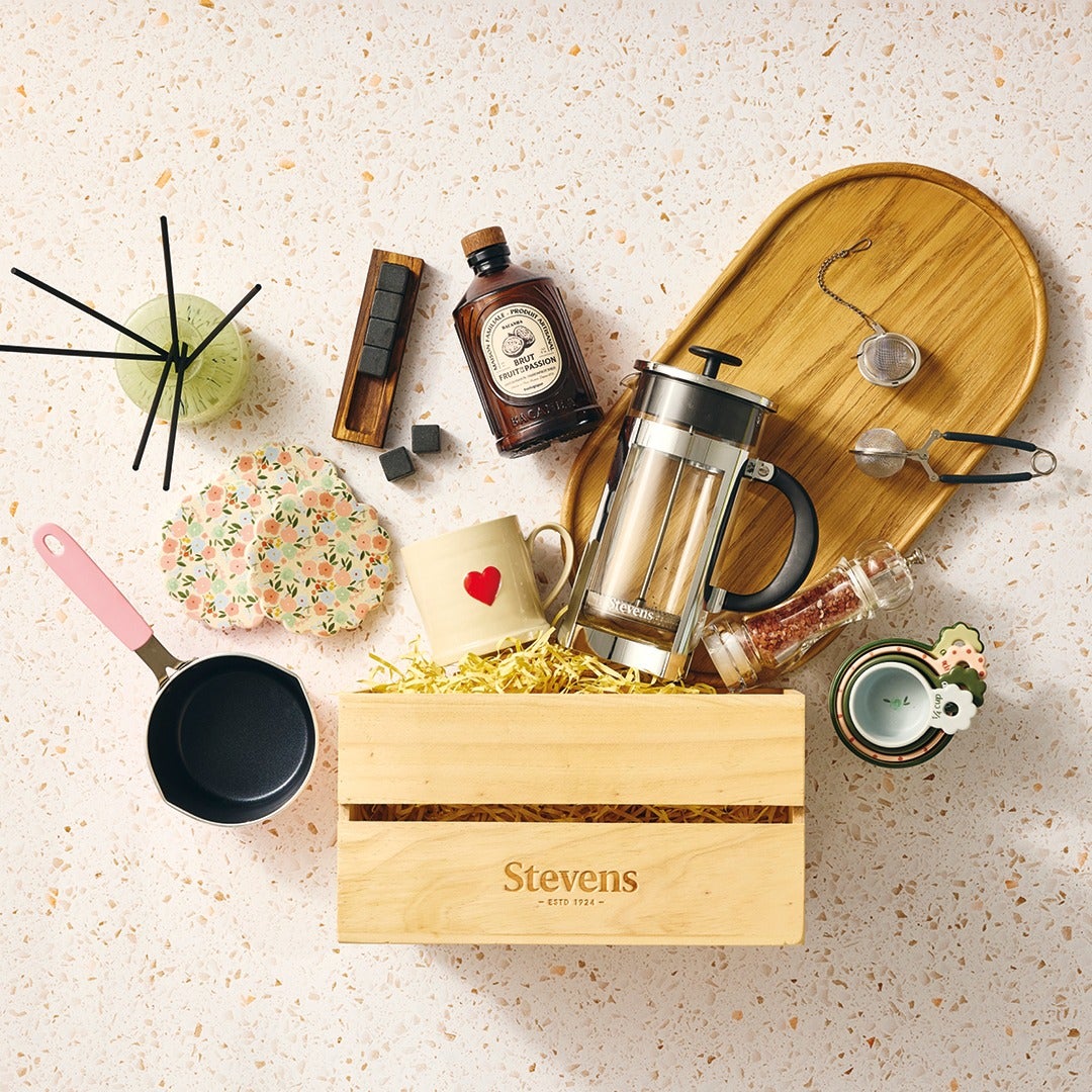 Create the perfect personalised gift hamper for friends, family or customers! Simply choose your gifts and a Stevens wooden hamper box, then your gift is ready to give. So easy and so stylish!
#StevensGiftHamper